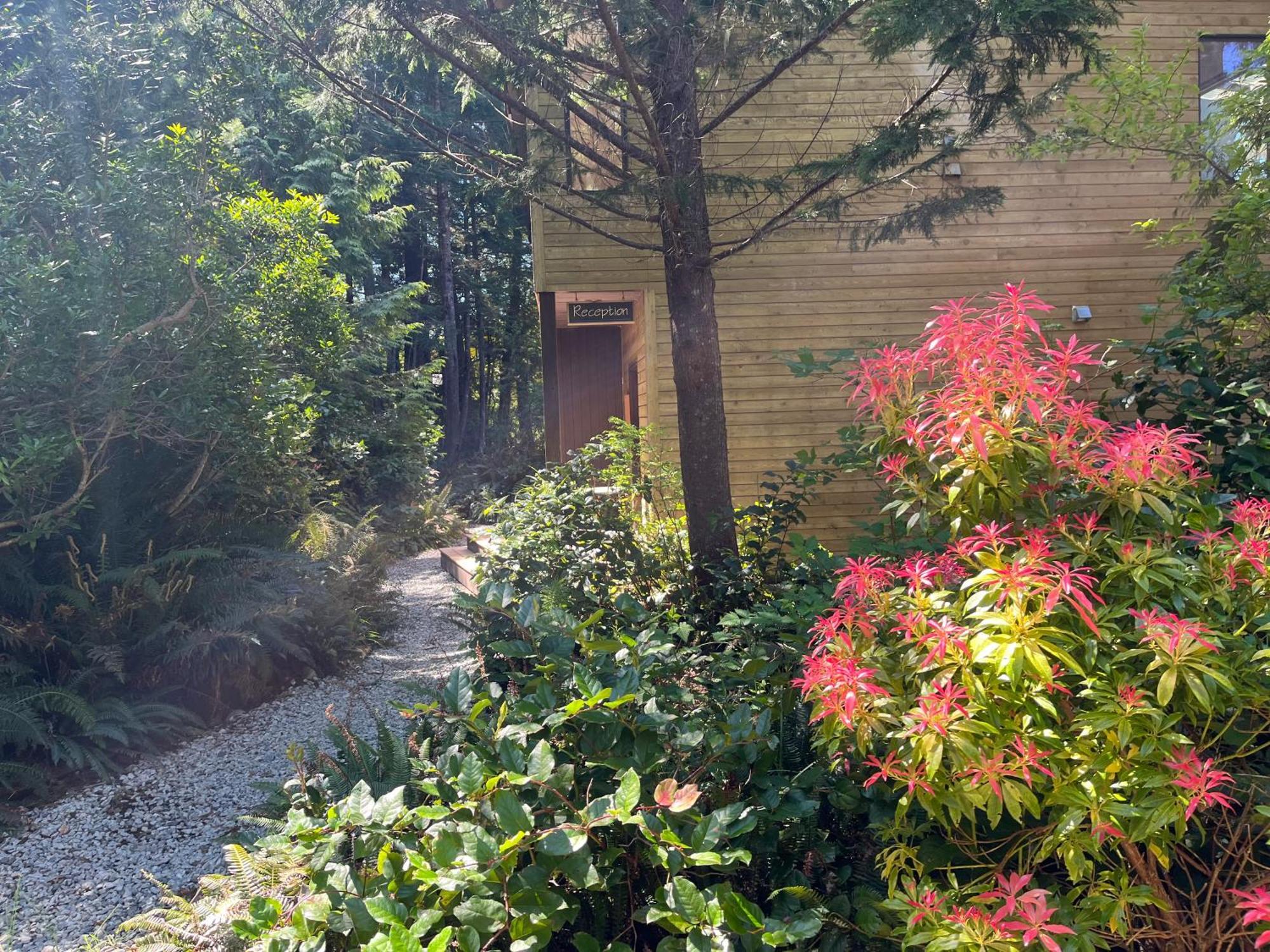 Hyphocus Inn Ucluelet Exterior foto